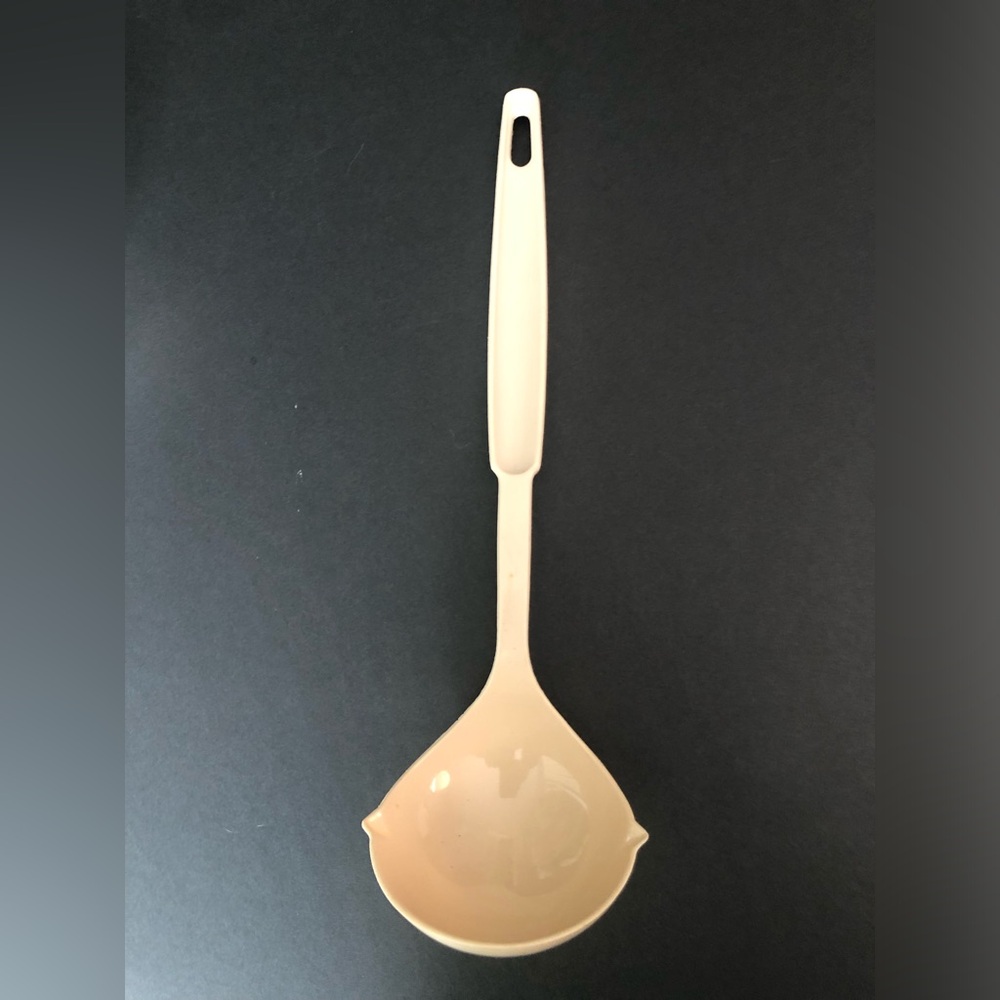 EKCO Vintage Double Spout Pour Ladle Beige